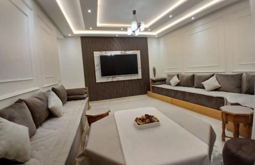 La Ville Haute Apartment | Grand et Bel Appartement proche Corniche