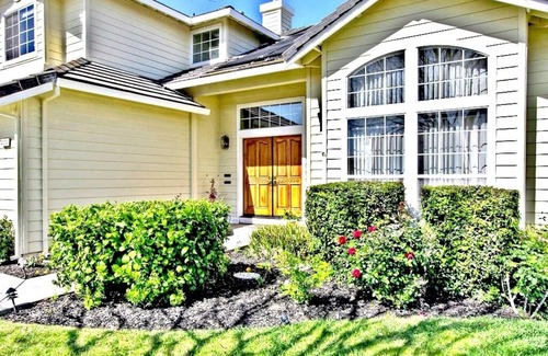 Union City House | Grand Executive Luxury Home