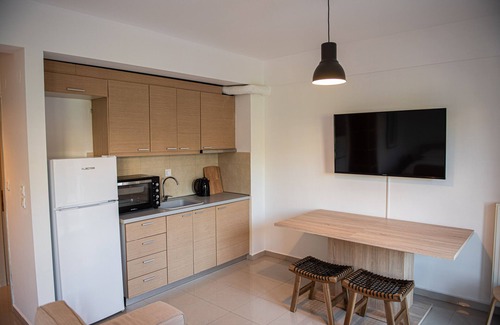 Perea Apartment | Grand Getaway Suite 300m from the Beach