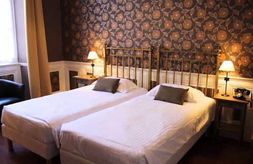 Bourbon-Lancy Hotel | Grand Hôtel de Bourbon-Lancy - Logis - Restaurant et Spa