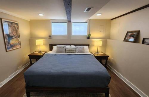 Astoria Apartment | Grand Hideaway - King Bed!