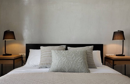 Imerovigli Hotel | Grand Honeymoon Villa with Sea View and Hot tub
