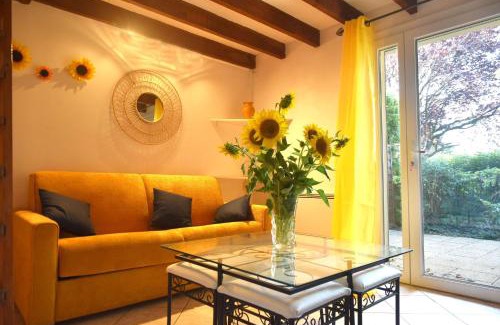 Montelimar House | Grand Jardin privatif ombragé de 800 m2 avec entrée privée-Grande Piscine Partagée au Sel - Déco cosy tout confort - Proche Commodités