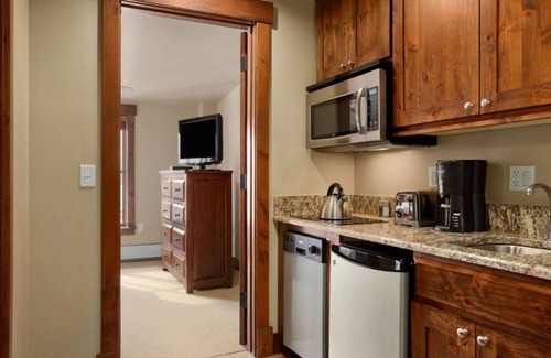 Breckenridge Resort | Grand Lodge on Peak 7 week 11 One-Bedroom master Suite