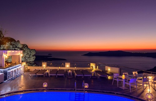 Imerovigli House | Grand Luxury Suite with indoor Pool & outdoor Hot tub at Pegasus Suites & Spa