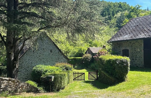 Espartignac House | Grand MOULIN Restored In Beautiful Green Space, Near Uzerche