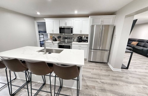 Westfield House | Grand Park Lodge -5 BDRM, 4 Full BA Home next to Grand Park!