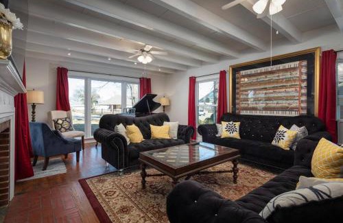 Fort Worth House | Grand Performance Home 3 min to Downtown, Stockyard, AT&T