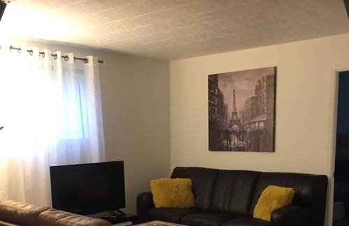 Neufchatel Est–Lebourgneuf Apartment | Grand, spacieux 4 1/2 aire ouverte au centre de la ville