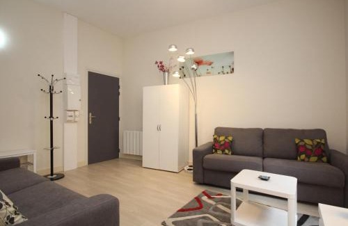 Mont-Dore Apartment | Grand Studio 27m² avec Balcon en Hyper Centre, Proche Thermes et Commodités - FR-1-608-139