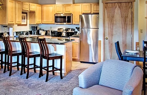 Four O'Clock Cabin | GRAND TIMBER LODGE 2 BR, 2 BA Sleeps 8. March 22-29, 2025