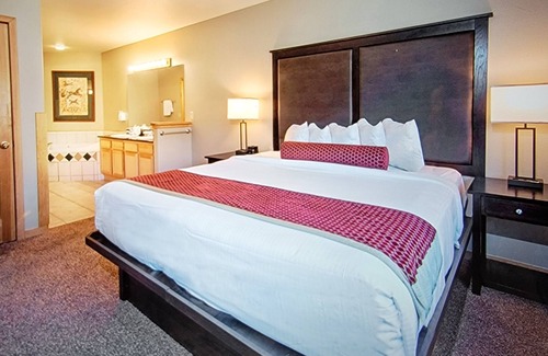 Four O'Clock Cabin | GRAND TIMBER LODGE 2 BR, 2 BA Sleeps 8. March 22-29, 2025