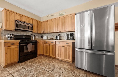 Traverse City Cottage | Grand Traverse Bay Private Beachfront, 10 min to Traverse City, 30 min to Dunes