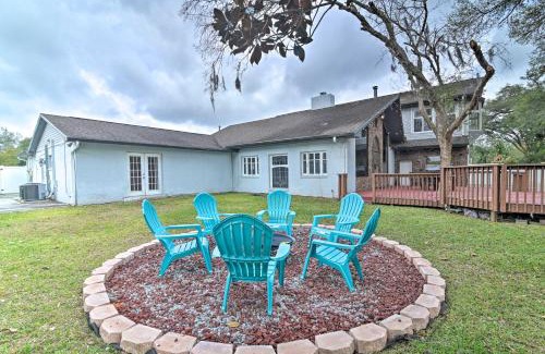 Valrico House | Grand Valrico Home with Deck, Fire Pit and Yard!