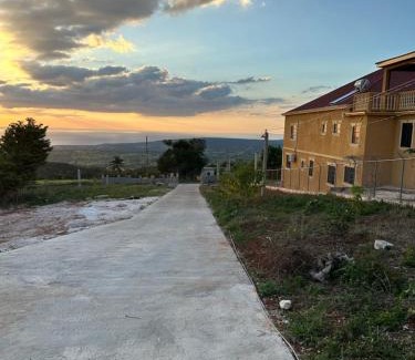 Lacovia House | Grand View