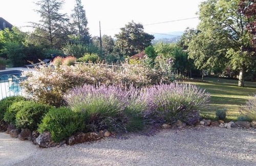 Puy-l'Eveque House | Grand Vue vert -Spacious 2 Bedroom Gite,heated pool on edge of medieval village