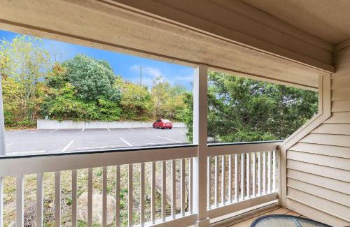 Nashville Apartment | Grand Wood Suites - 3rd Floor Back Side Penthouse Suite 307