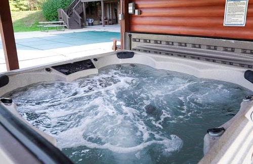 Laurelville House | Grande Butte Lodge - by The Chalets