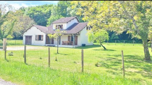 Bourgnac House | Grande maison à la campagne