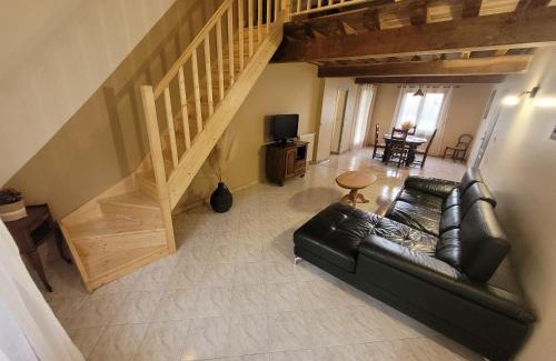 Bourgnac House | Grande maison à la campagne