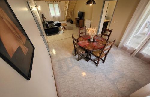 Bourgnac House | Grande maison à la campagne