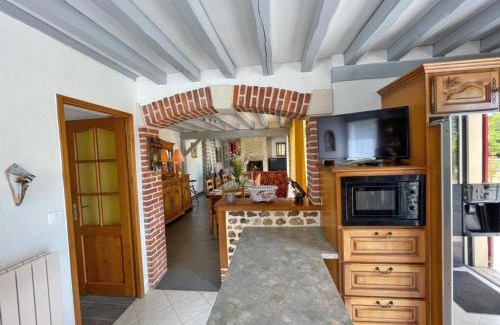 La Gonfriere Apartment | Grande maison de campagne avec studio, nature, confort et loisirs à 5 km, 4 chambres, jardin clos - FR-1-497-182