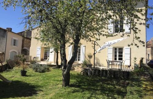 Charras House | Grande maison de charme avec piscine 11 pers