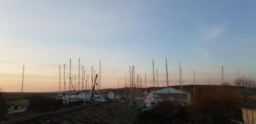 Mortagne-sur-Gironde House | Grande maison charentaise avec vue sur le chenal superbes couchés de soleil sur l estuaire de la gironde!