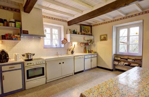 Saint-Alban-les-Eaux House | Grande maison avec jardin, cheminée et jeux d'enfants, idéale pour des vacances au calme - FR-1-496-95