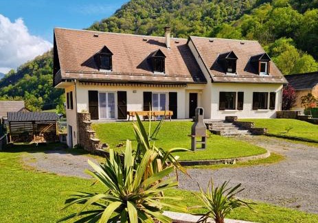 Juzet-de-Luchon Villa | Grande villa avec jardin privatif - Bagnères de Luchon