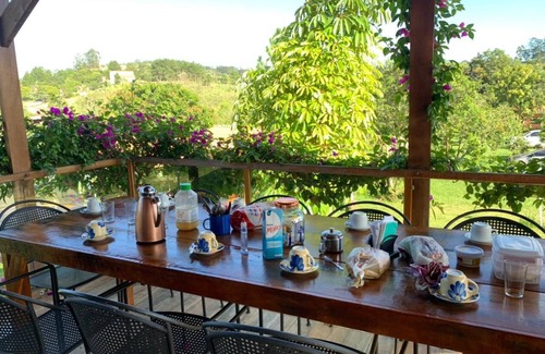 Aluminio House | Grandma Lola's Recanto for rent, swimming pool, glass gourmet kitchen, nature