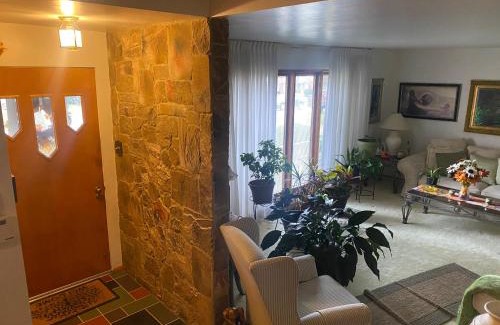 Lower Burrell Bed & Breakfast | Grandma Sang's Bed & Breakfast