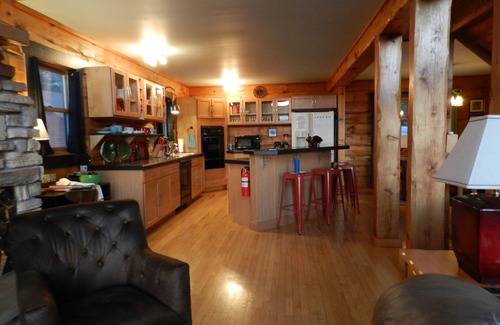Eagle Mountain Cabin | Grandview! Overlooking the Mississippi River with year 'round HOT TUB!