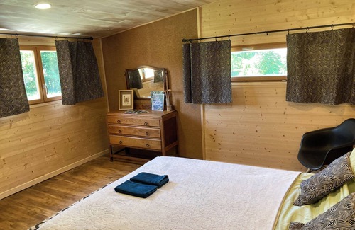 Saint-Jean-de-Cole Hotel | Grange de la Côle, 2 comfortable rooms in a renovated, rustic barn.