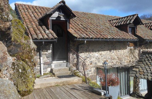 Saint-Etienne-de-Carlat House | Grange Aménagée Avec le Charme Campagnard