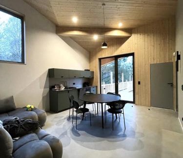 Linia Apartment | GRANIASTE - niezależne apartamenty w lesie
