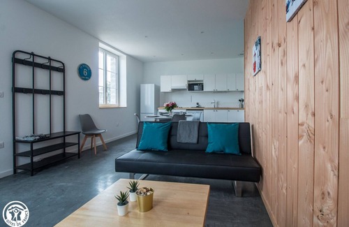 Besse-en-Chandesse House | Granit Bleu sleeps 5