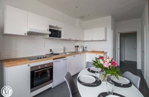 Besse-en-Chandesse House | Granit Bleu sleeps 5