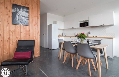 Besse-en-Chandesse House | Granit Rose sleeps 5