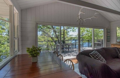 Gravenhurst Cottage | Granite Point - Stunning Muskoka Cottage w/ Dock, Kayaks & Great Swimming!