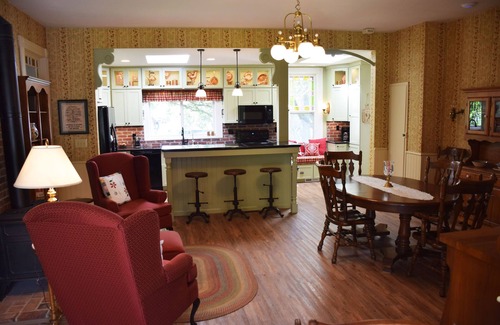 La Grande House | Granny's Farmhouse is a historic 1895 Victorian located on a working farm.