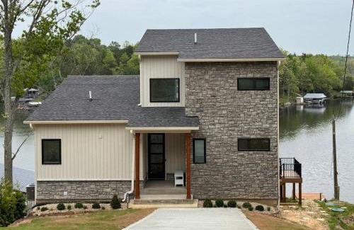 Williamstown House | Grant's Point Lake House
