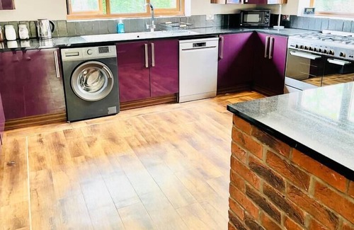 Grantham House | Grantham House with Ample Parking