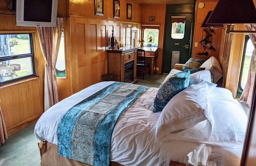 Sequim Hotel | Grape Escape at Olympic Railway Inn - Pet Friendly