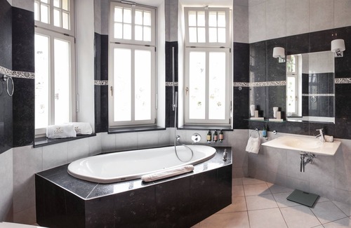Srodmiescie Hotel | Grape Hotel