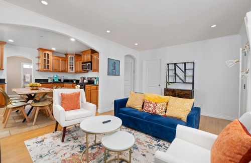 Mid Central House | ★GRATYFYING ABODE 3B2B WITH QUEEN BEDS★