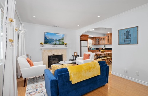 Mid Central House | ★GRATYFYING ABODE 3B2B WITH QUEEN BEDS★