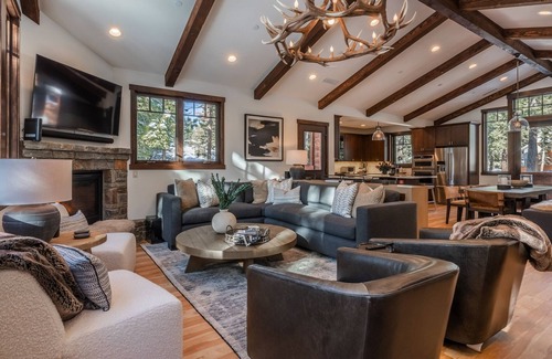 Mammoth Lakes House | Gray Bear #86 (4-Bedroom Home) by RedAwning