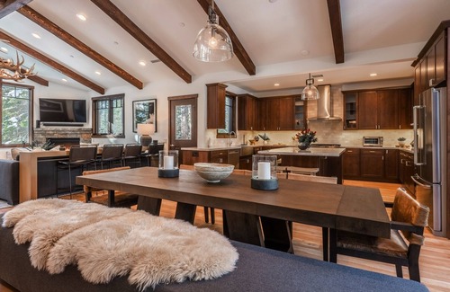 Mammoth Lakes House | Gray Bear #86 (4-Bedroom Home) by RedAwning