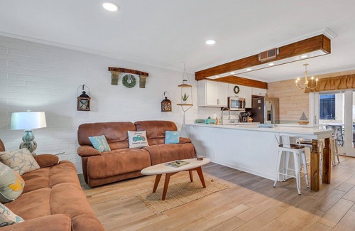 Tybee Island House | Grayson by the Sea, Walk to Beach, Pool Access